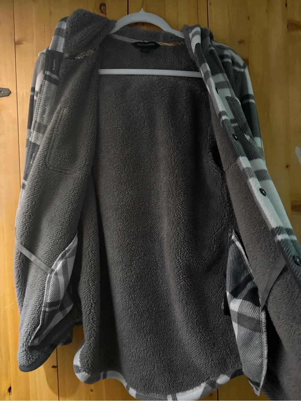 Realtree Plush Sherpa Jacket in Gray and White Small - Picture 8 of 8